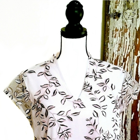 Liz Claiborne Floral Embroidered Top Pink Size M - Picture 2 of 11